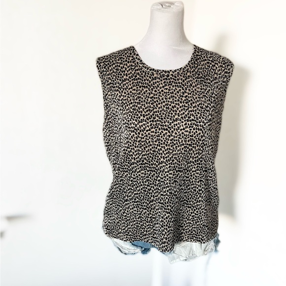 Leopard Print Sleeveless Top - Picture 2 of 8